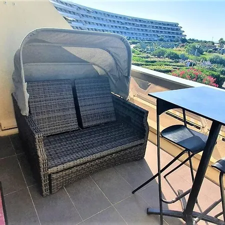 12, Heliopolis J Au Village Naturiste *